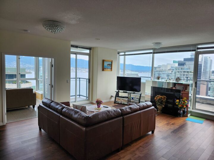 Property Photo: 1328 W Pender Street 3307 BC V6E 4T1