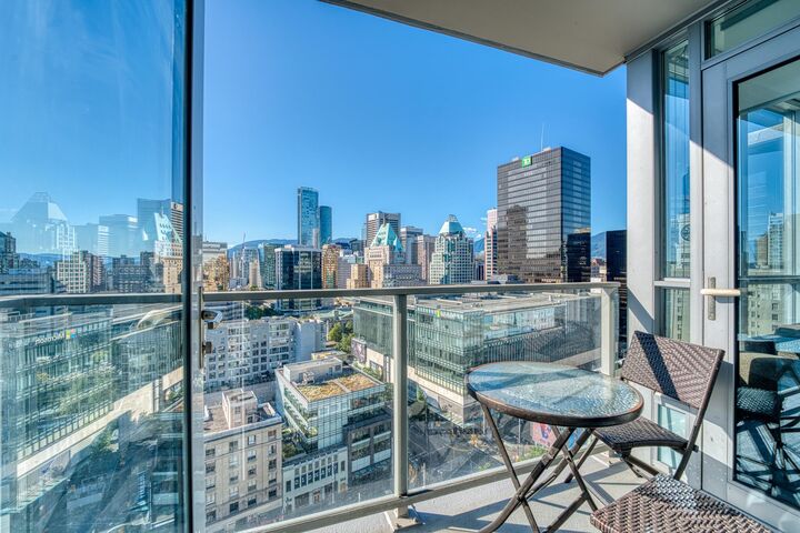 Property Photo:  833 Seymour Street 1911  BC V6B 0G4 