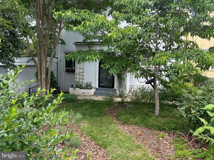 Property Photo:  3 Gardenway A  MD 20770 
