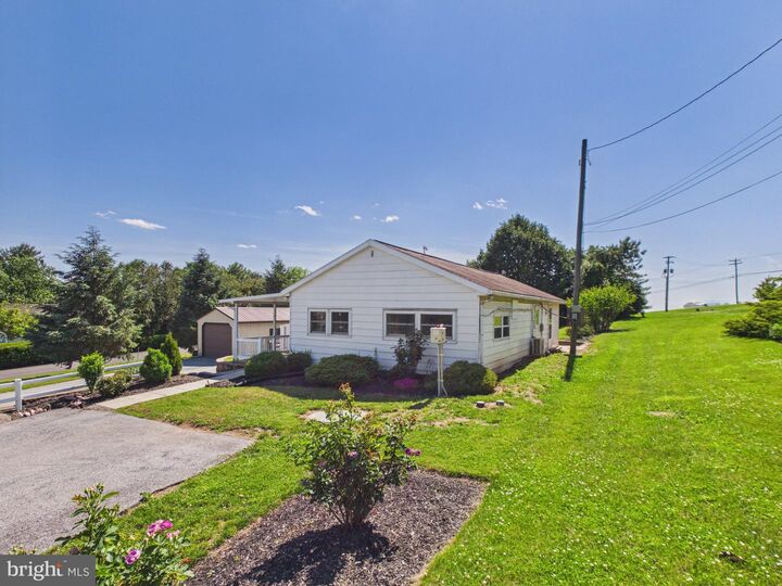 Property Photo:  479 Spring Grove Road  PA 17519 