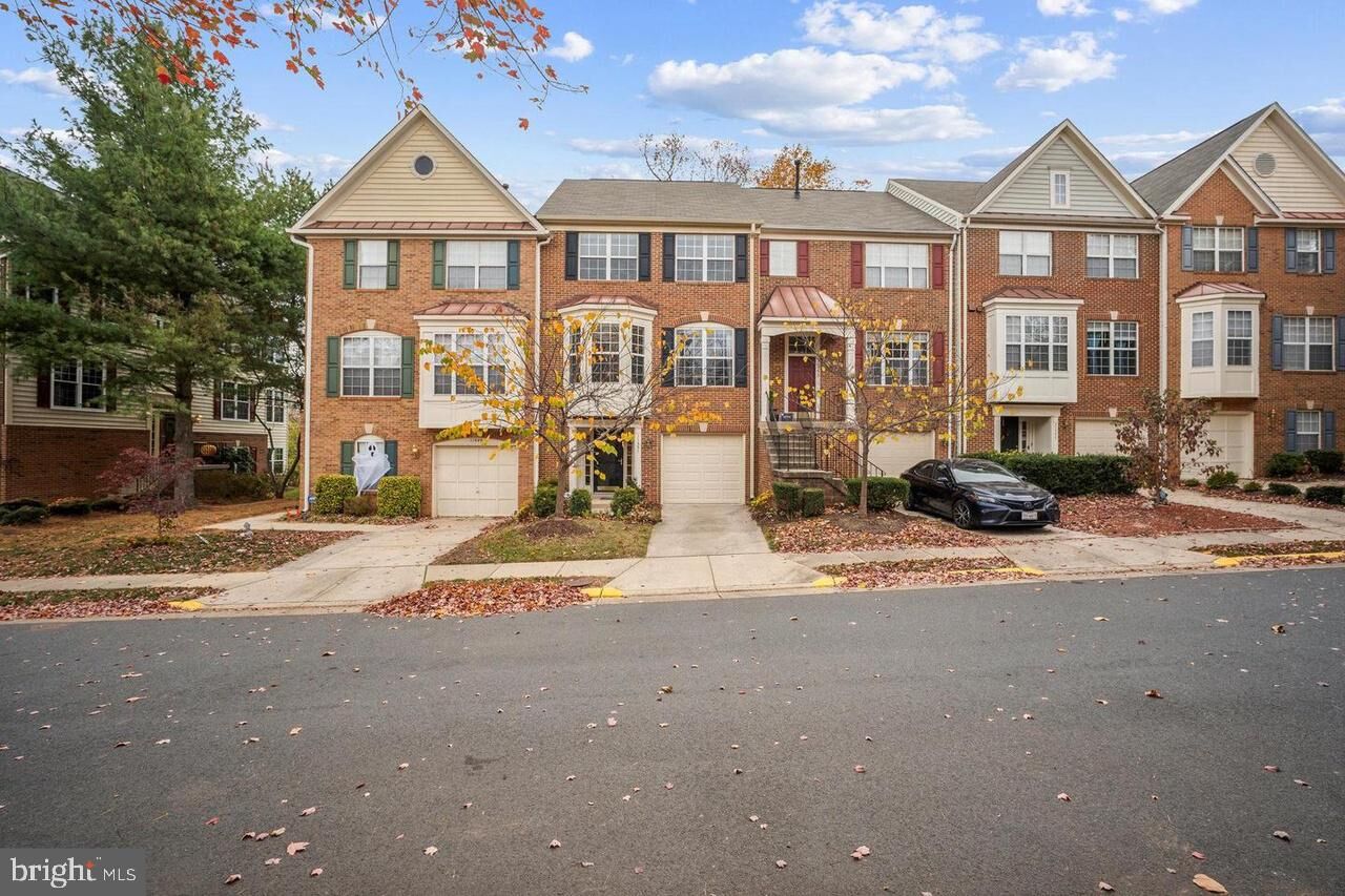 Property Photo:  11551 Laurel Lake Square  VA 22030 
