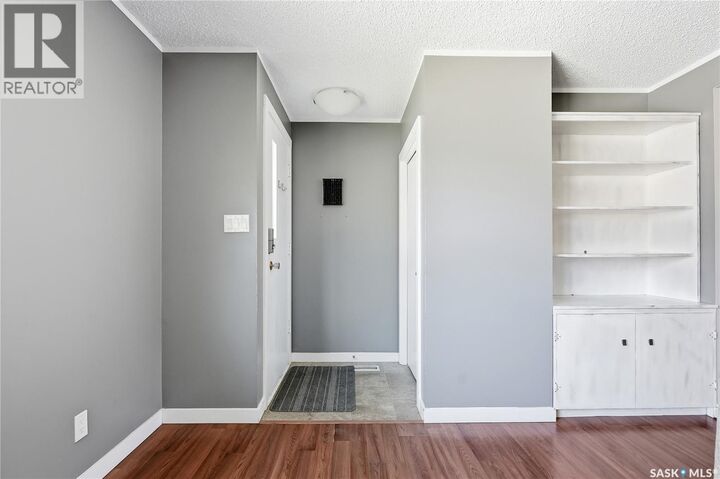 Property Photo:  532 East Place  SK S7J 2Y8 