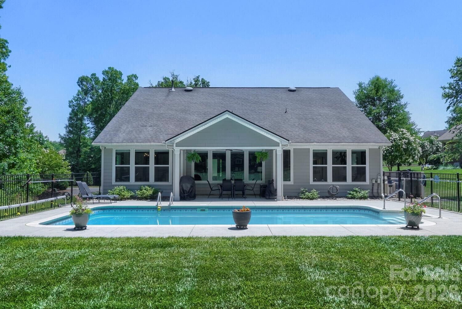 Property Photo: 5925 Gatekeeper Lane NC 28227