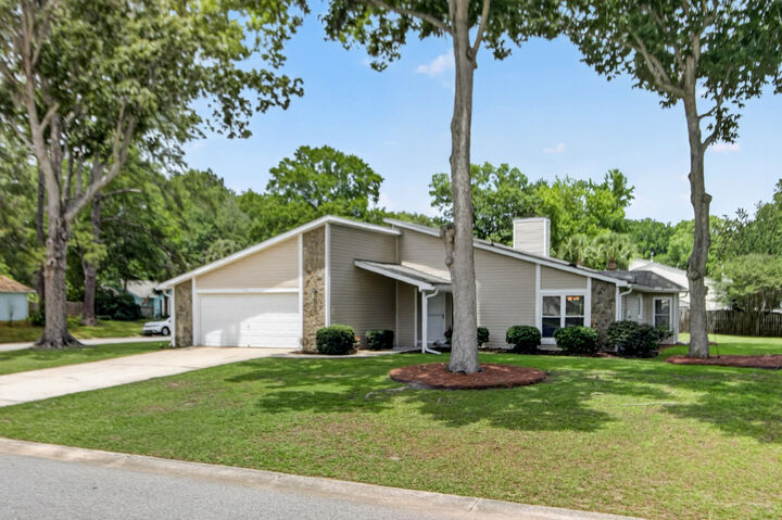 Property Photo: 56 Shadowmoss Parkway SC 29414