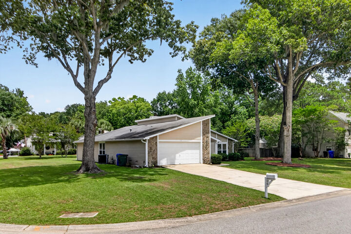 Property Photo:  56 Shadowmoss Parkway  SC 29414 