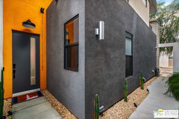 Property Photo:  482 Paragon Loop  CA 92262 
