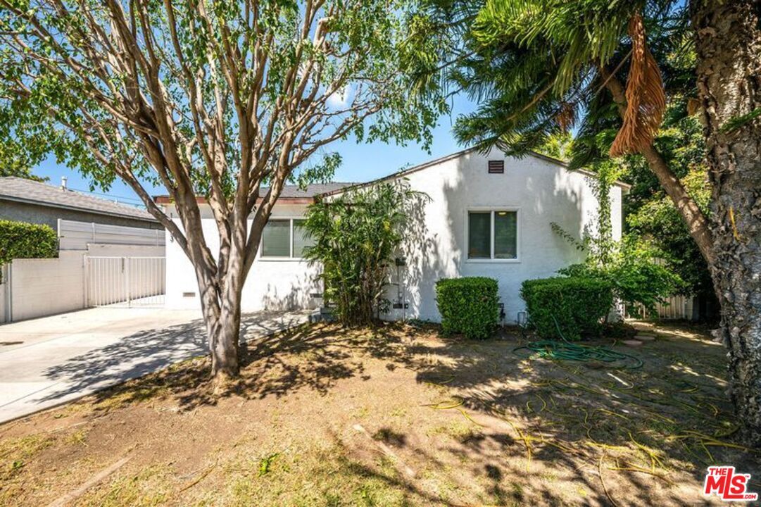 Property Photo: 11333 Braddock Dr CA 90230