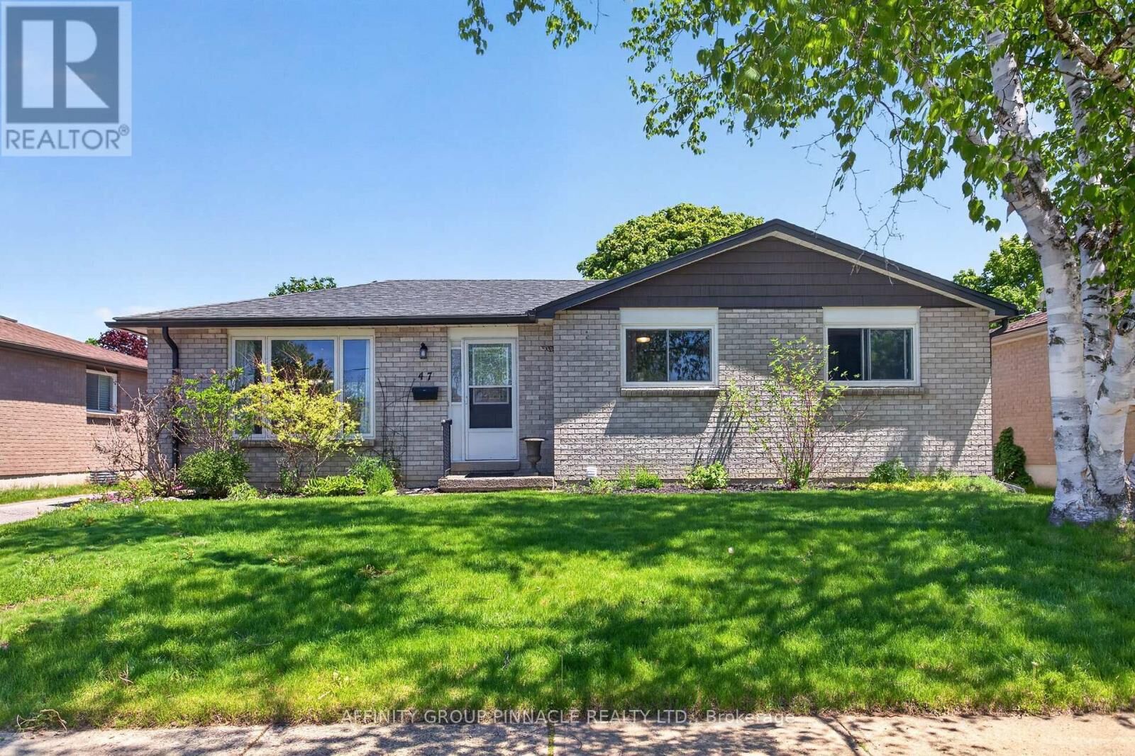 Property Photo:  47 Birch Court  ON K9V 5J3 