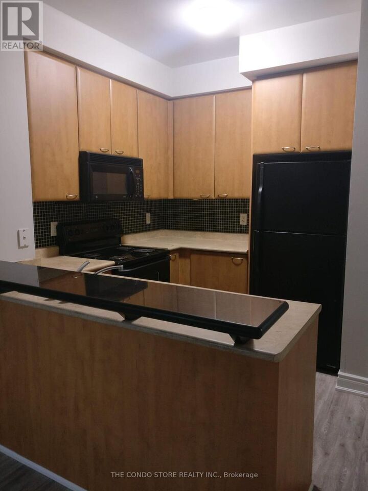 Property Photo: 220 Burnhamthorpe Road 1709 ON L5B 4N4