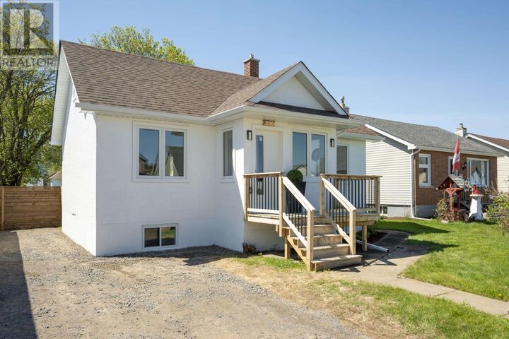 Property Photo:  236 Mary St W  ON P7E 4K6 