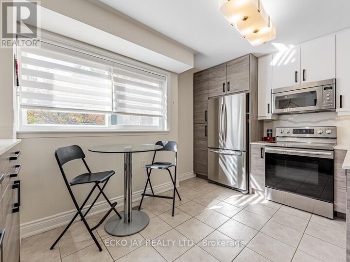 Property Photo: 90 George Henry Boulevard 17 ON M2J 1E7