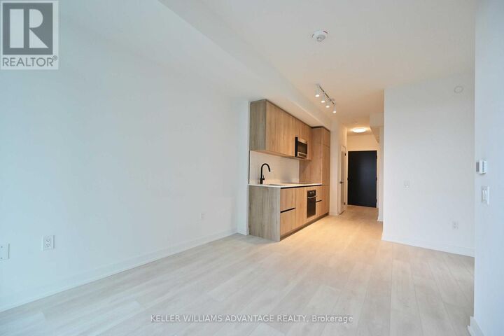 Property Photo: 117 Broadway Avenue 3004 ON M4P 1V3