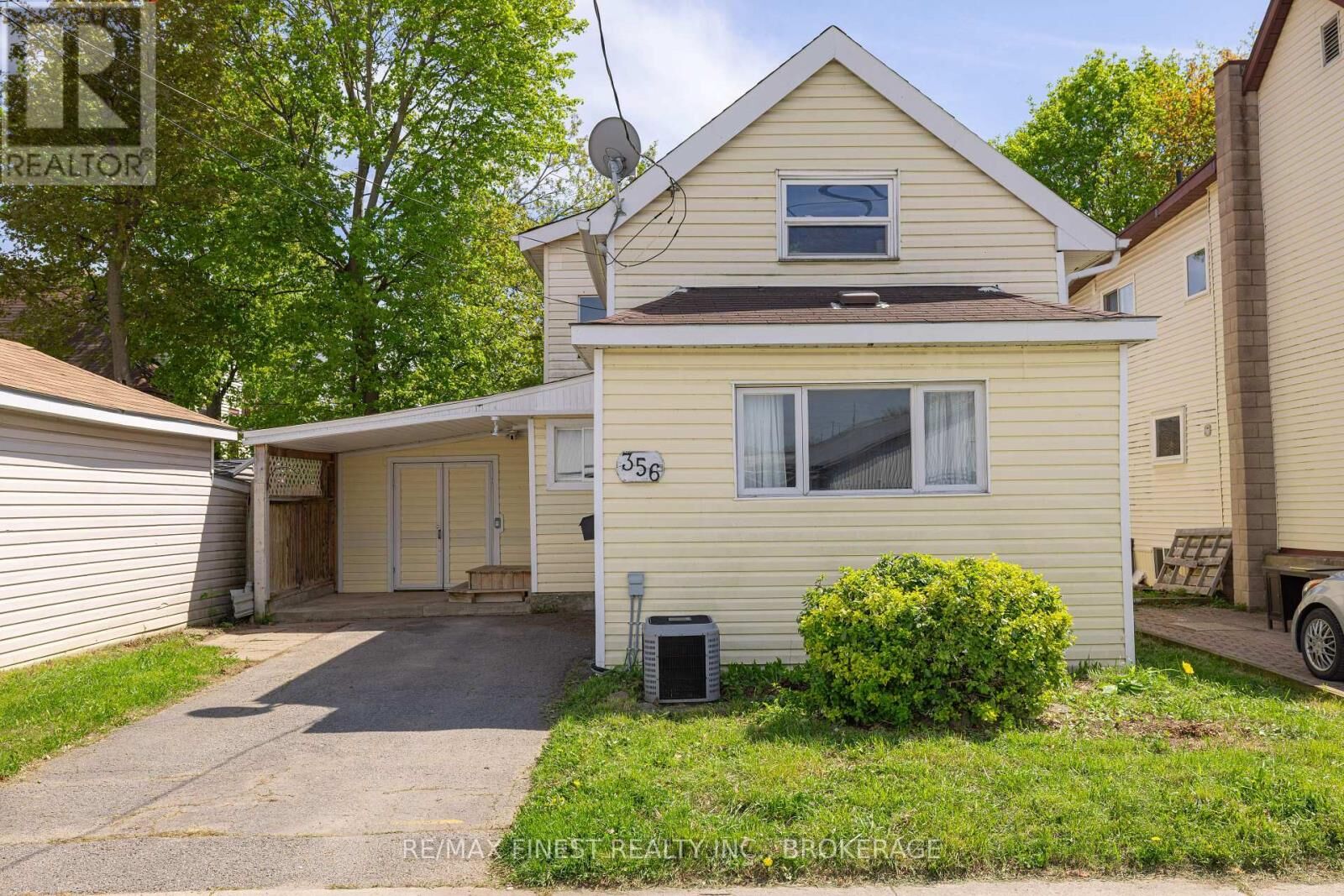 Property Photo:  356 York Street  ON K7K 1R9 