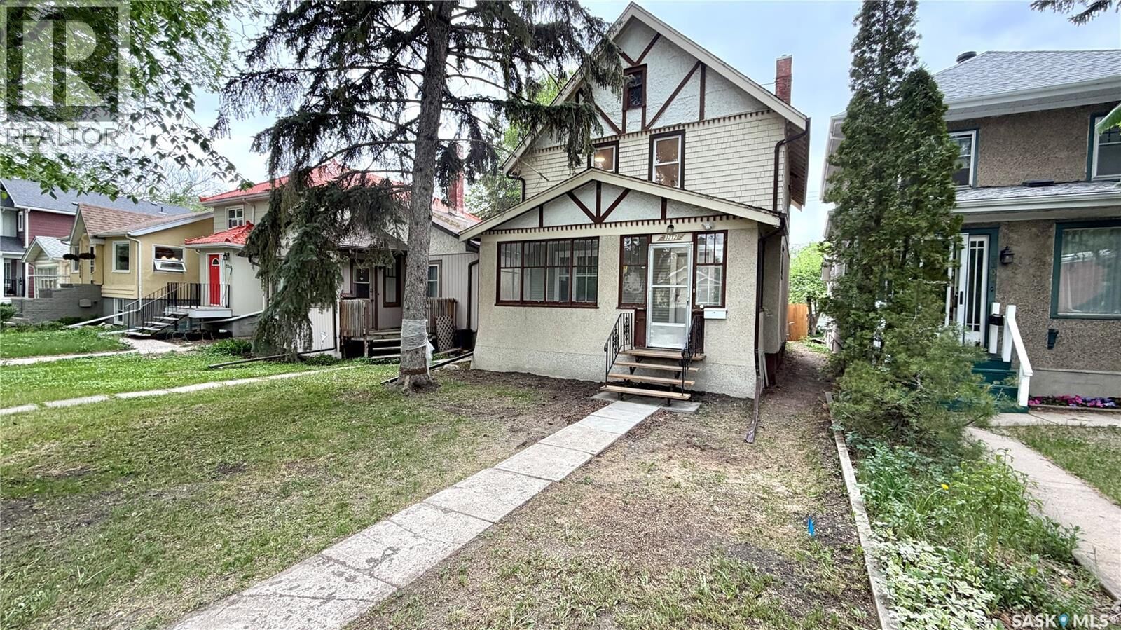Property Photo:  3312 Victoria Avenue  SK S4T 1L6 