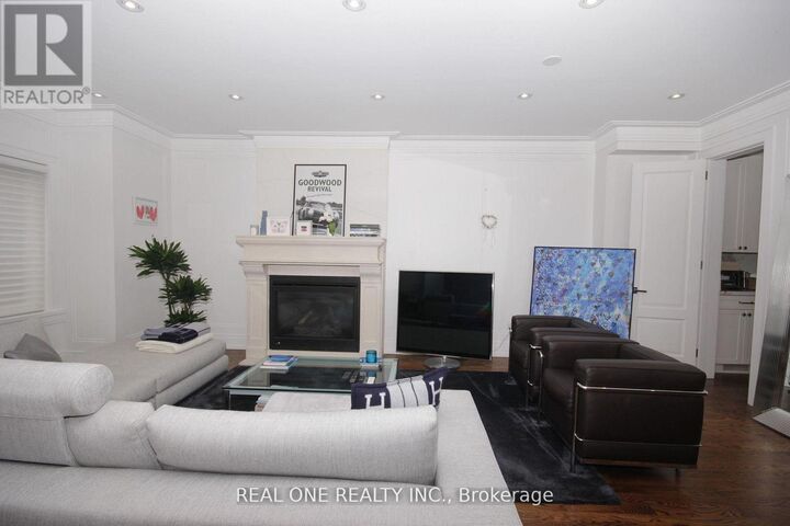 Property Photo:  36 Binscarth Road  ON M4W 1Y1 