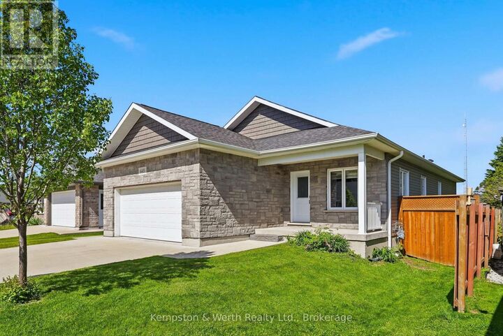 Property Photo:  645 Davidson Avenue South  ON N4W 0G7 
