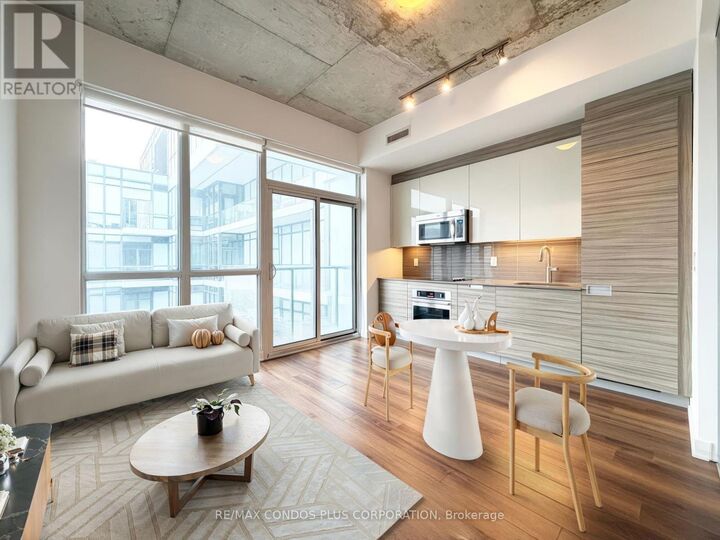 Property Photo:  210 Simcoe Street 2410  ON M5T 0A9 