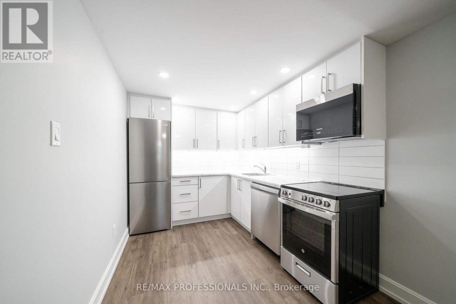 Property Photo: 1485 King Street West 4 ON M6K 1J4