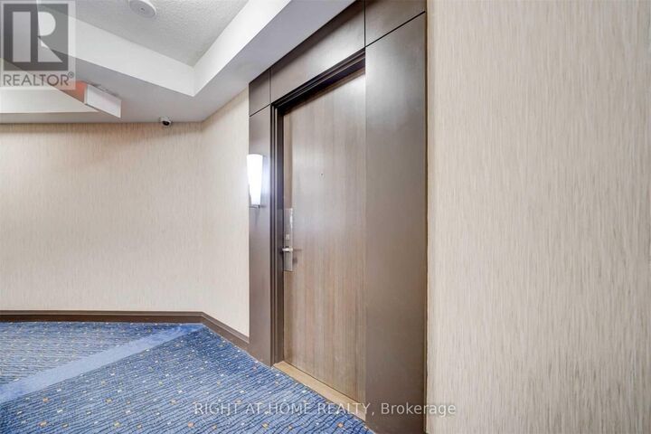 Property Photo: 7171 Yonge Street 511 ON L3T 0C5
