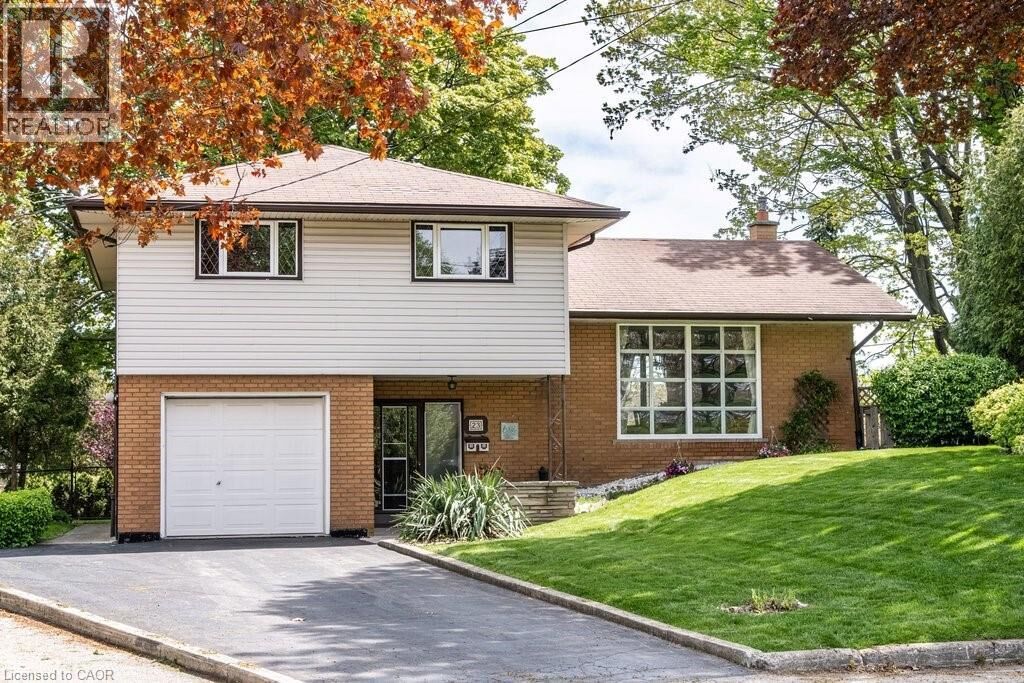 Photo de la propriété:  23 Keen Court  ON L8T 1W5 
