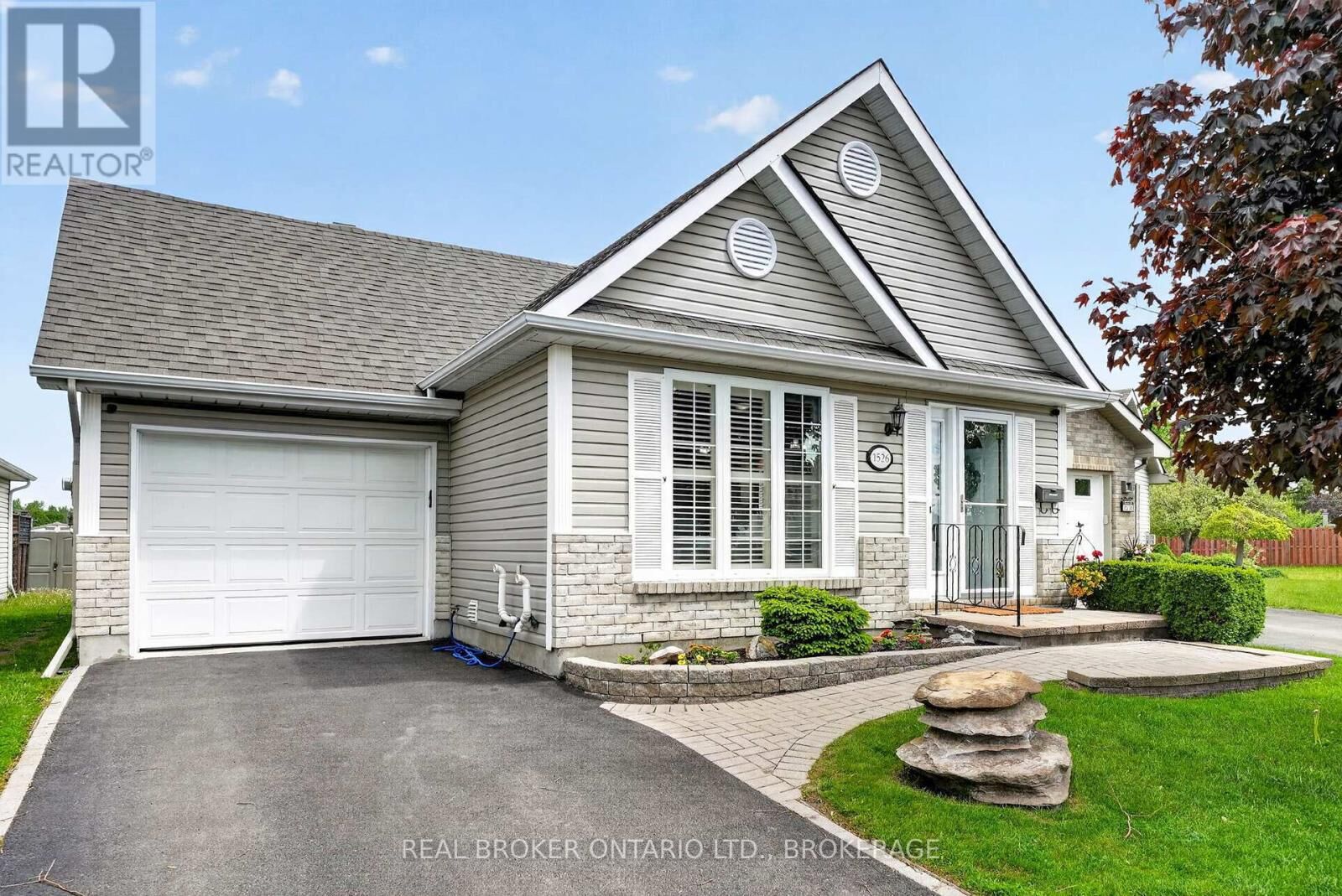 Property Photo:  1526 Frank Court  ON K6H 7N7 