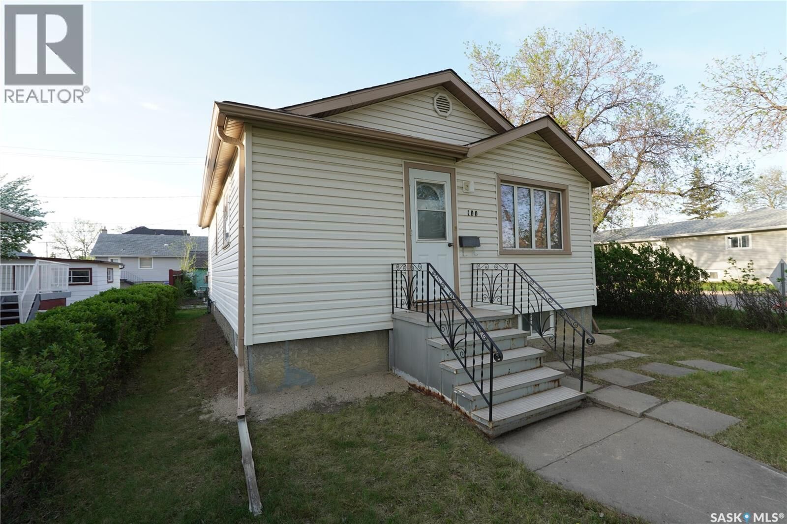 Property Photo: 100 Broadway Avenue SK S4N 1B1