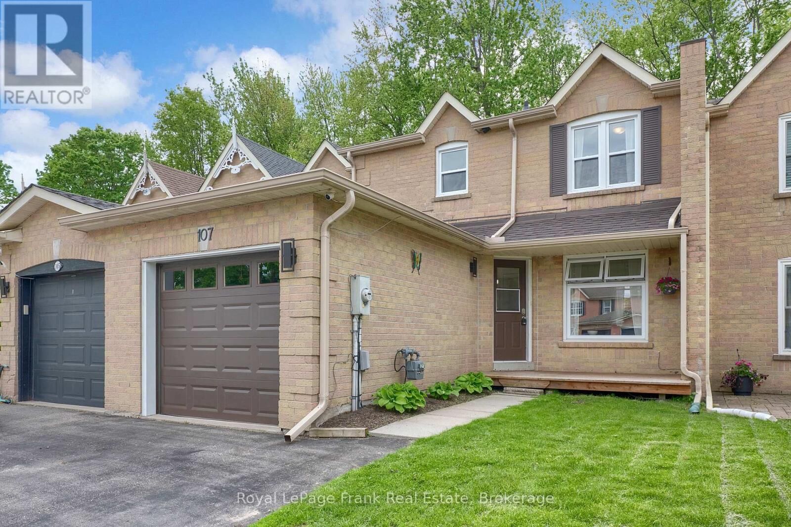 Property Photo:  107 Yorkville Drive  ON L1E 2A6 