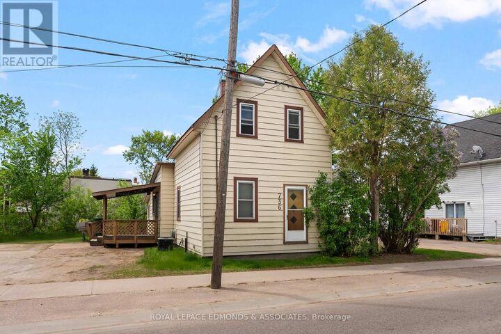 Property Photo:  736 Pembroke Street West  ON K8A 5P6 