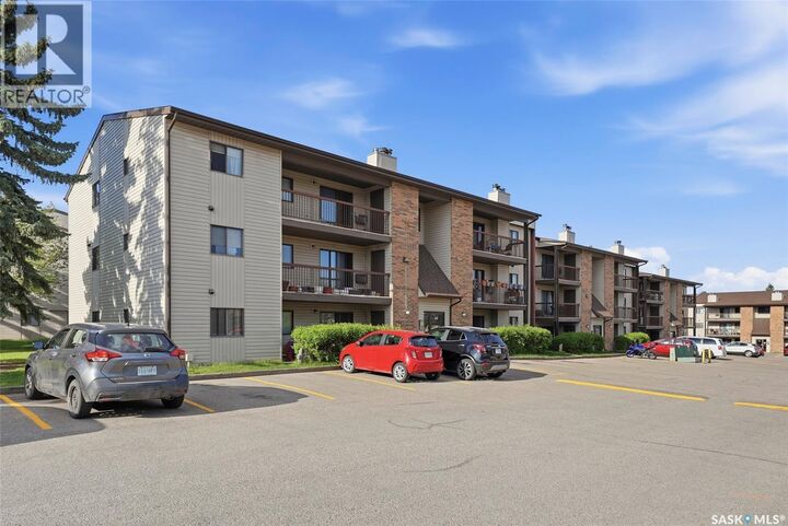 Property Photo:  202 345 Kingsmere Boulevard  SK S7J 4J6 