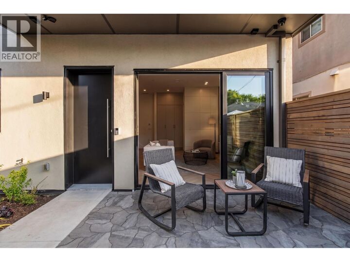 Property Photo: 364 East 23rd Avenue 2 BC V5V 1X5