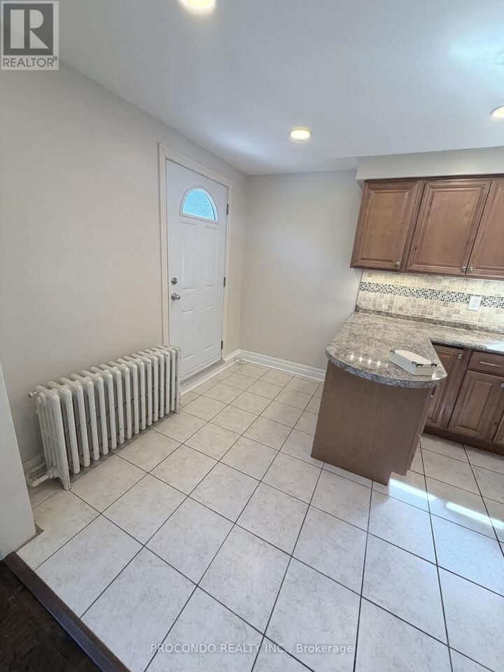 Property Photo: 287 Lakeshore Road East ON L5G 1H3