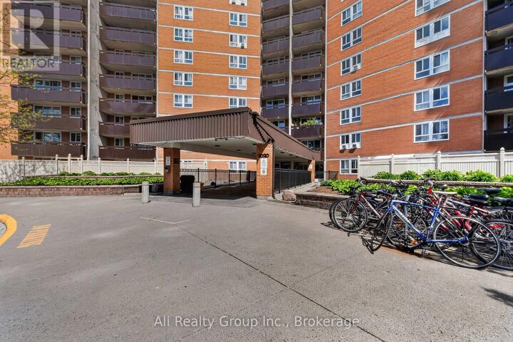 Property Photo:  2020 Jasmine Crescent 1218  ON K1J 8K5 