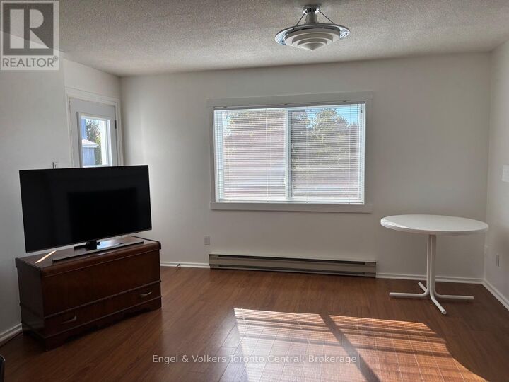 Property Photo:  23 Dawson Drive  ON L9Y 5B4 