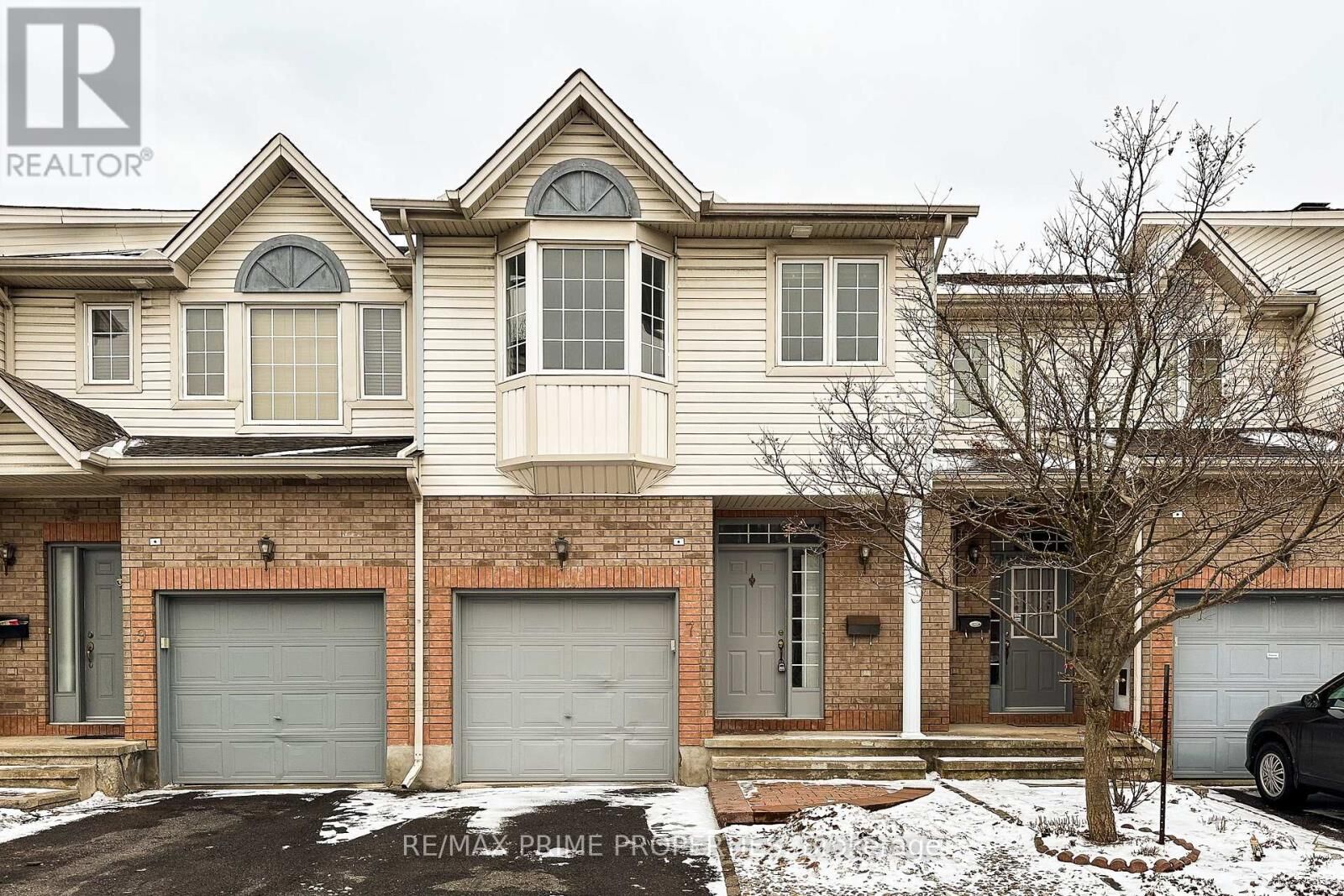 Property Photo: 211 Station Boulevard 7 ON K1G 6P2