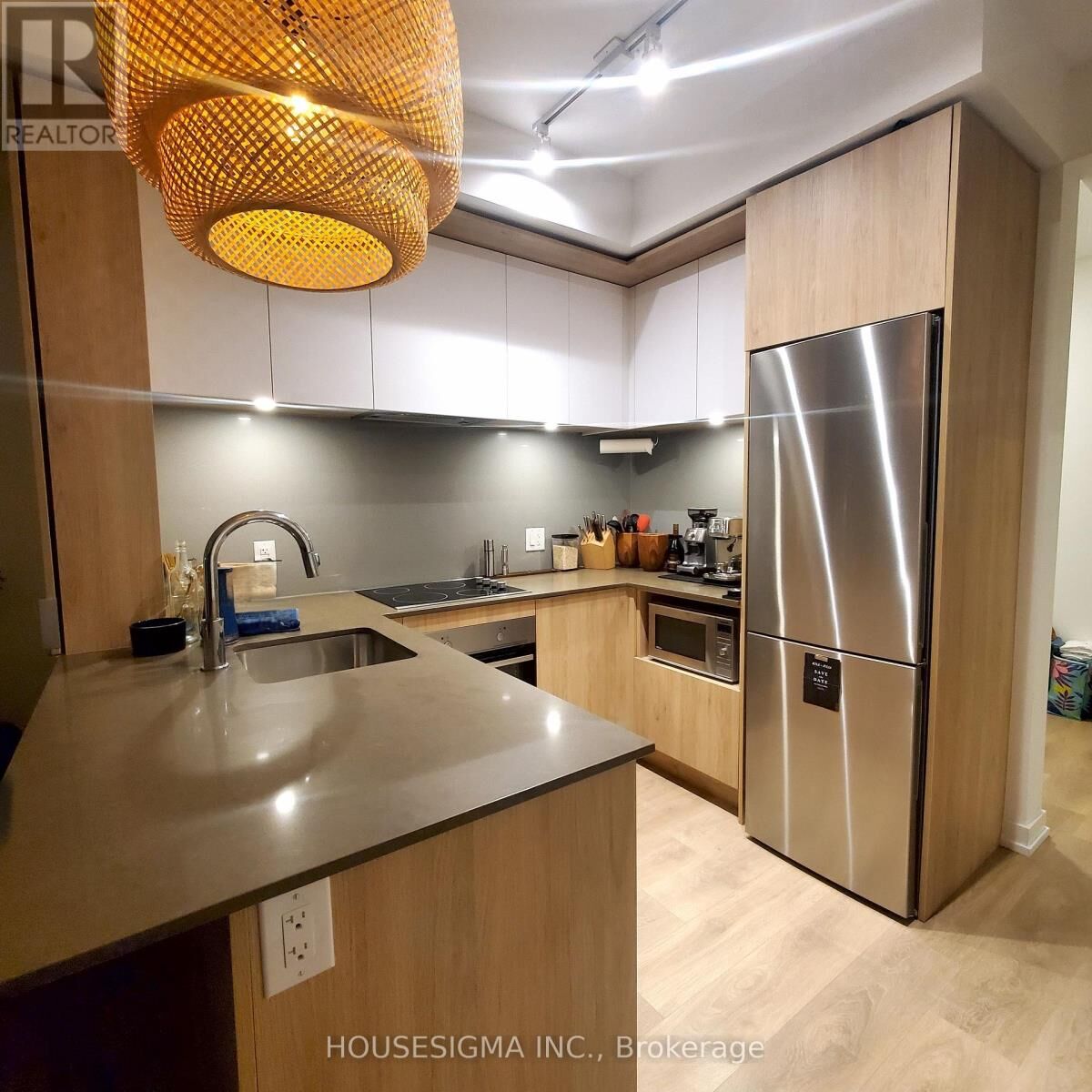 Property Photo:  225 Sumach Street 2606  ON M5A 0P5 