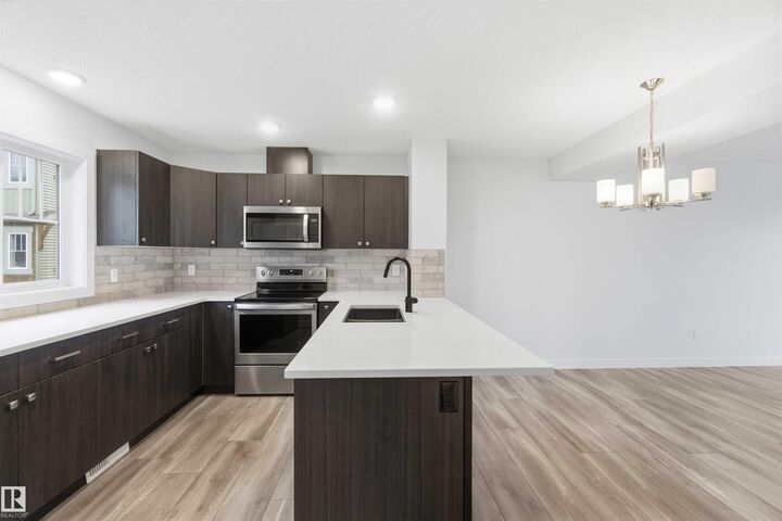 Property Photo: 36 1005 Graydon Hill Boulevard SW AB T6W 3J5