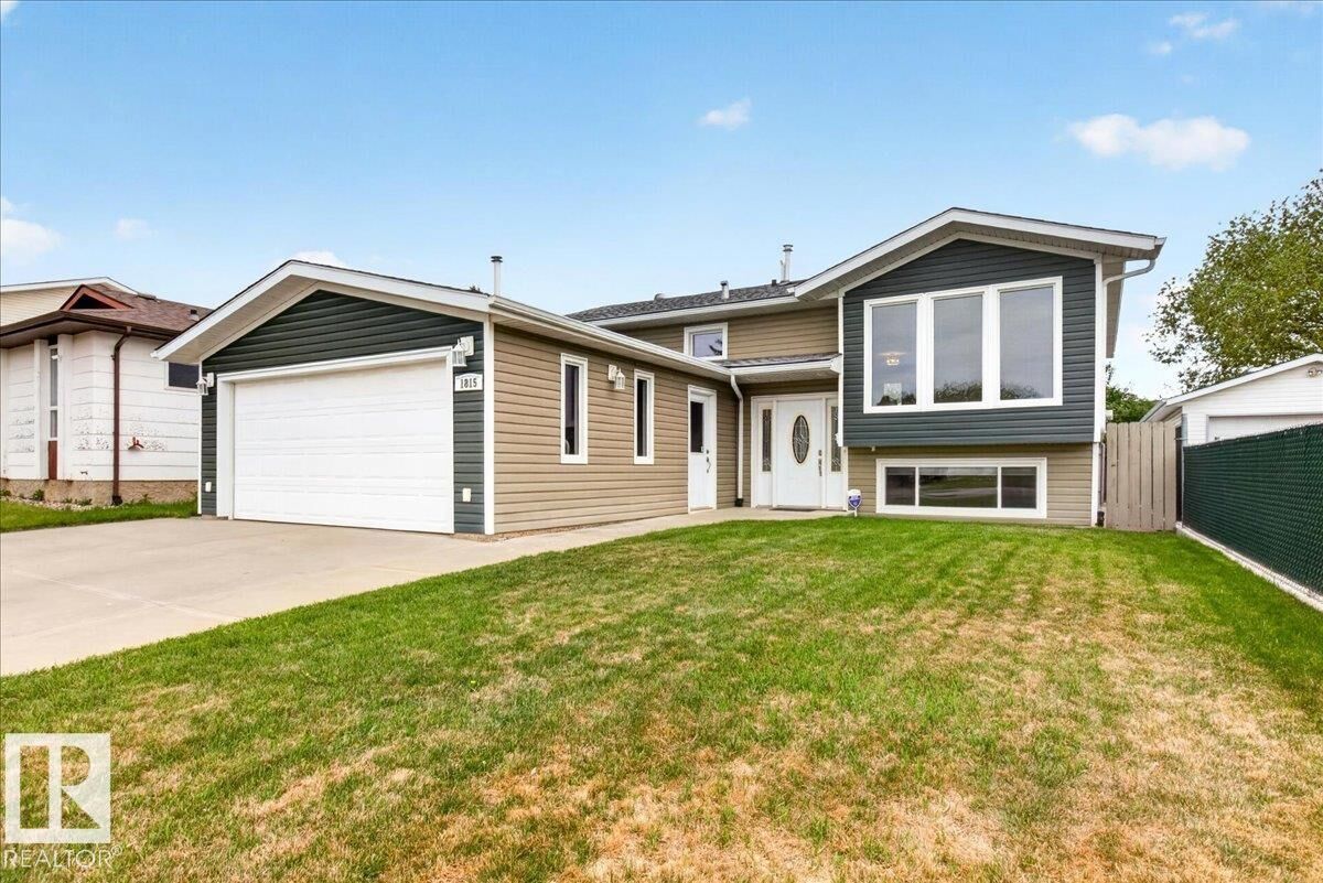 Property Photo:  1815 42 Street NW  AB T6L 3H6 