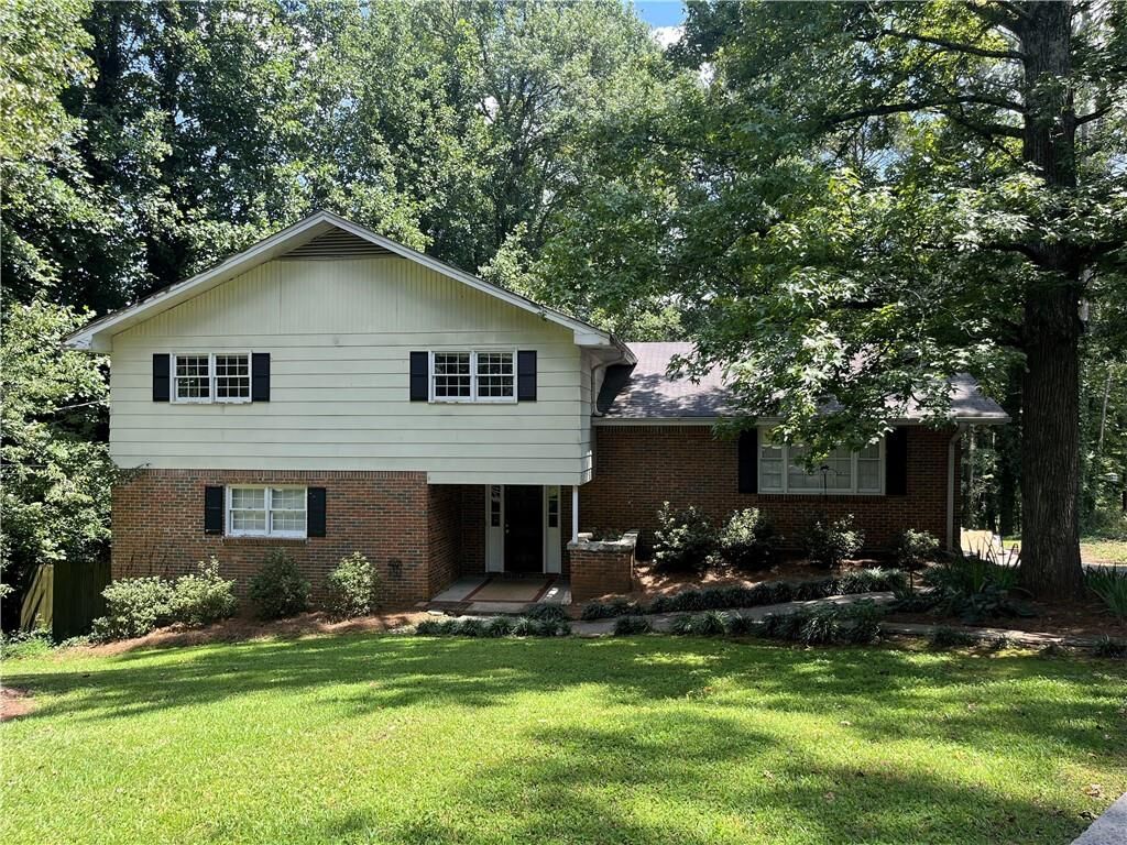 Property Photo: 2745 Cardinal Lake Circle GA 30096