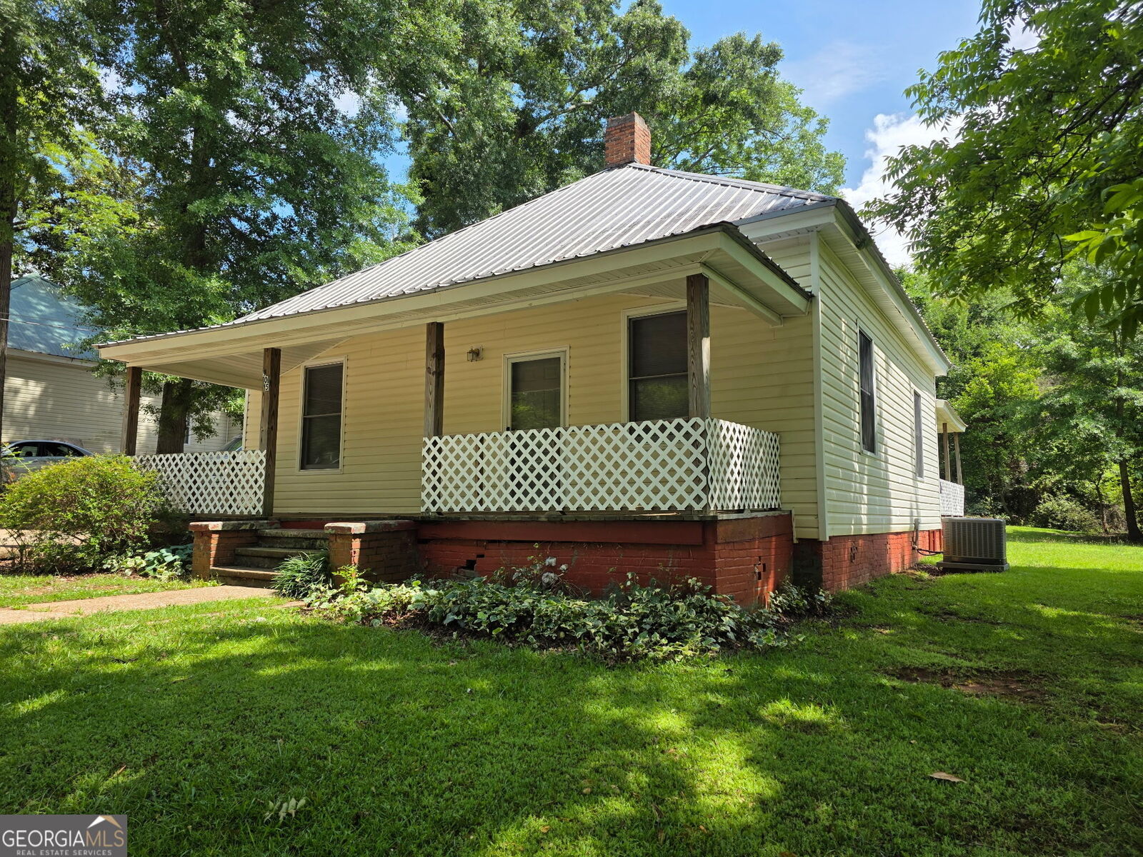 Property Photo:  905 South Parkway  GA 30240 