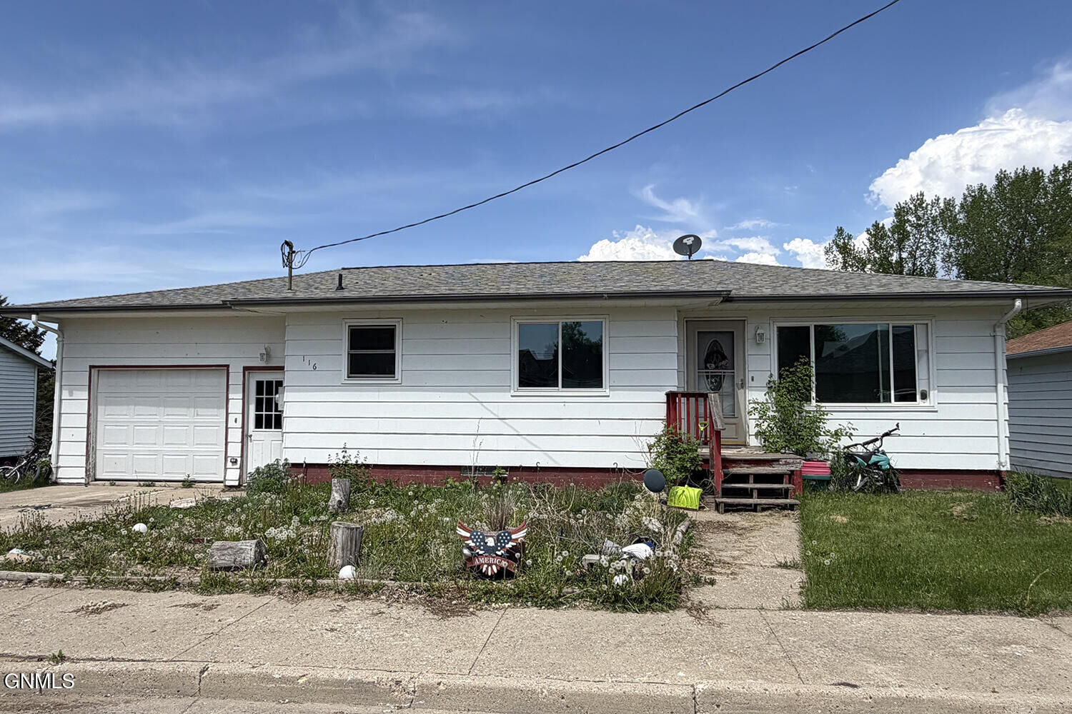 Property Photo:  116 Birch Street W  ND 58442 