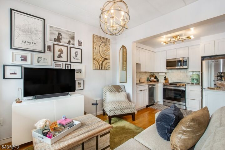 Property Photo:  463 1st St 5A  NJ 07030 