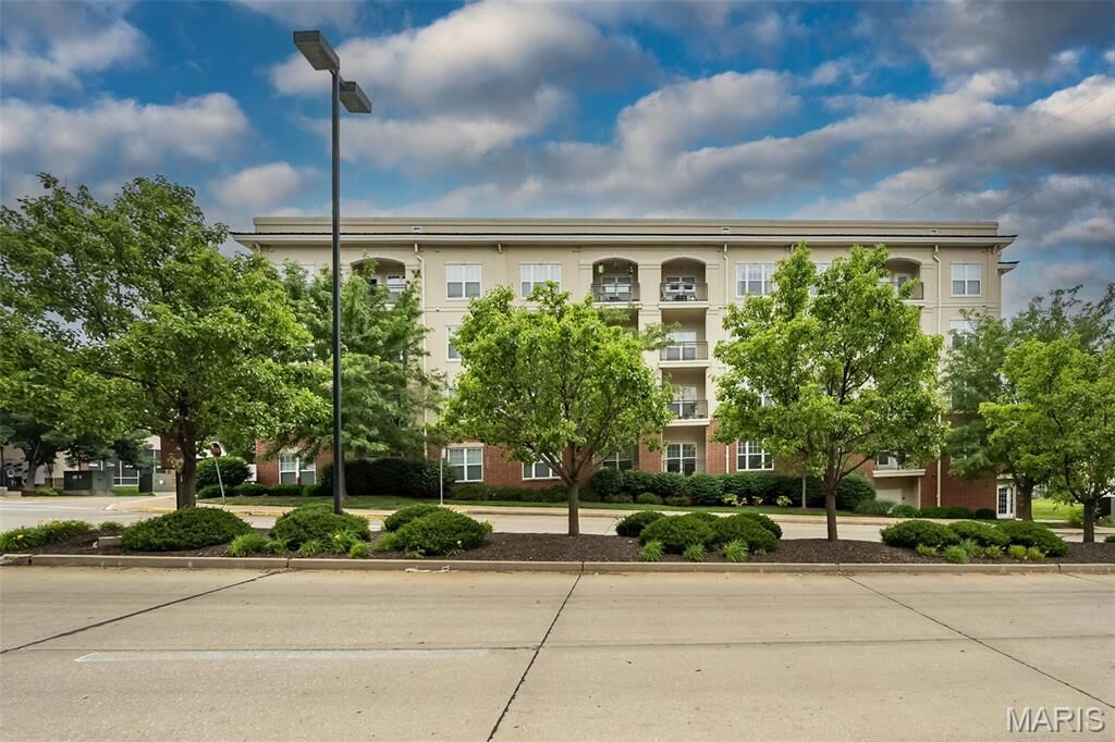 Property Photo: 1270 Strassner Drive 3202 MO 63144