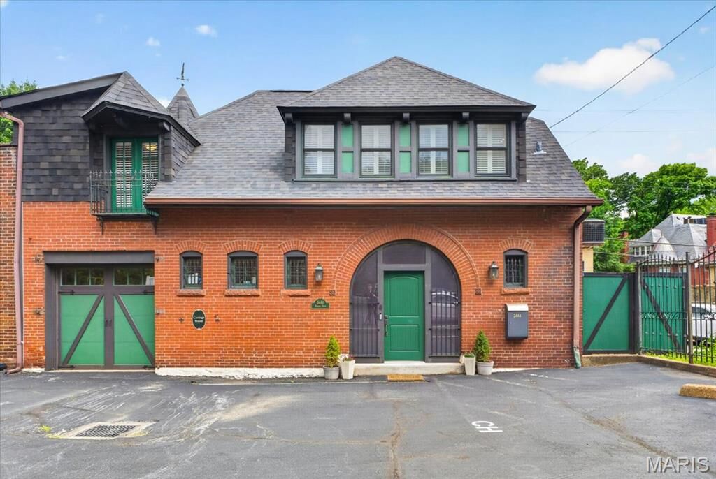 Property Photo:  3438 Russell Boulevard Ch100  MO 63109 