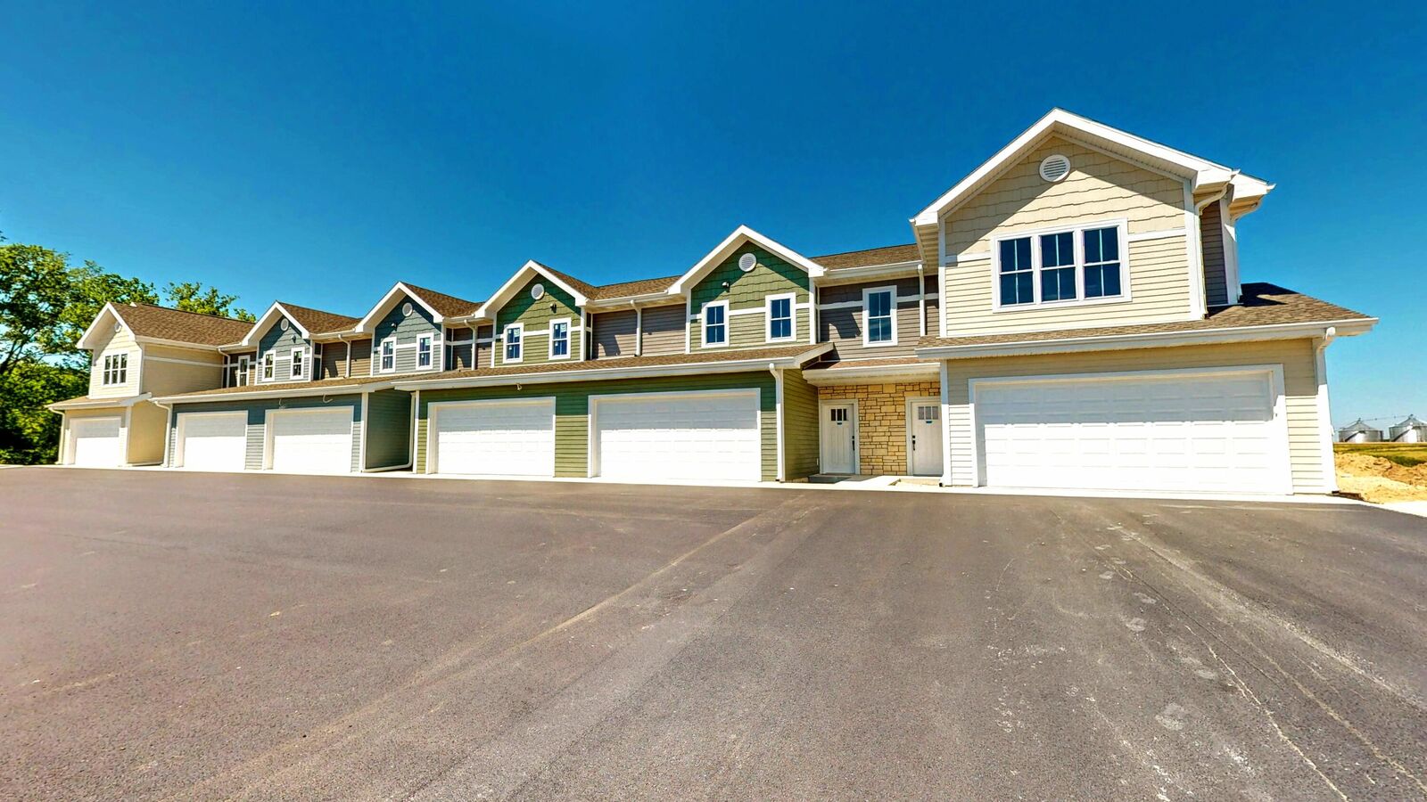 Property Photo: 208 Settlers Dr WI 53549
