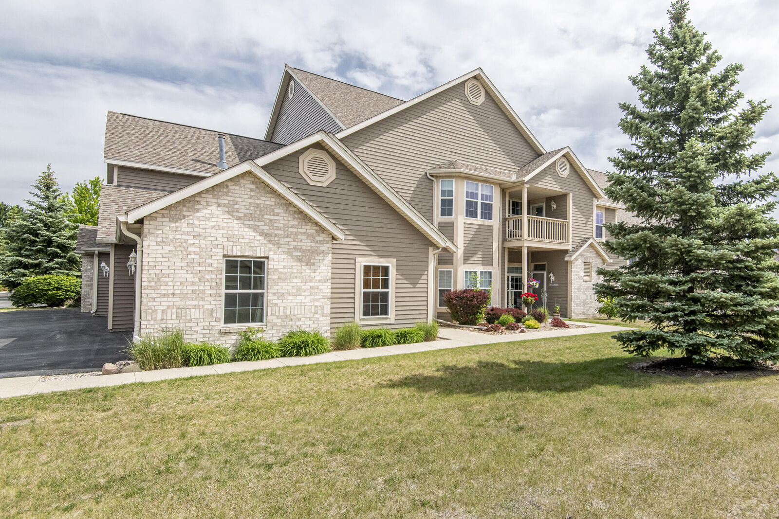 Property Photo:  W159n4868 Graysland Dr  WI 53051 