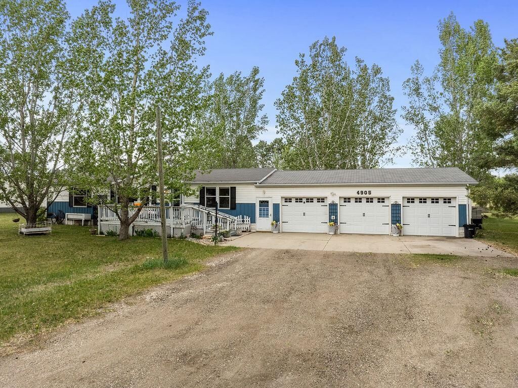 Property Photo:  4905 SE 34th Ave  ND 58701 