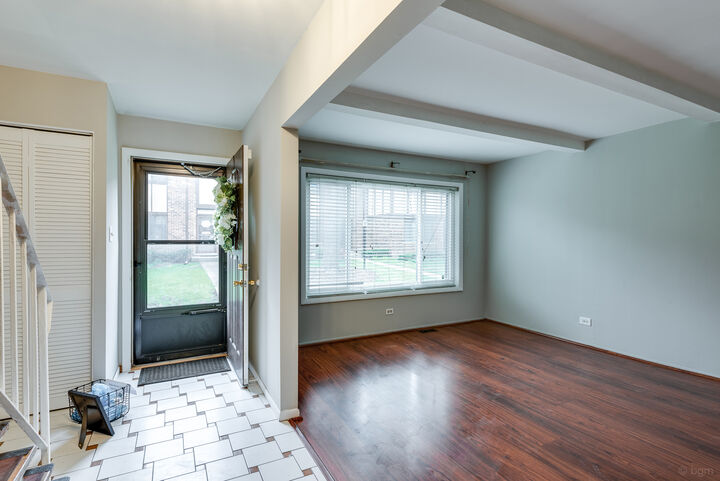 Property Photo:  18W269 Kirkland Lane  IL 60181 