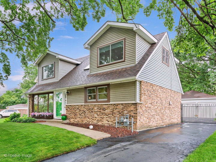 Property Photo:  875 S York Street  IL 60126 