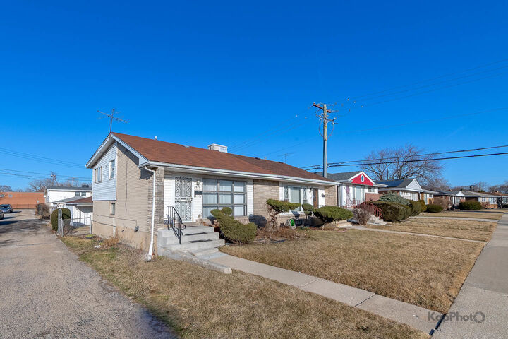 Property Photo:  8670 S Kimbark Avenue  IL 60619 