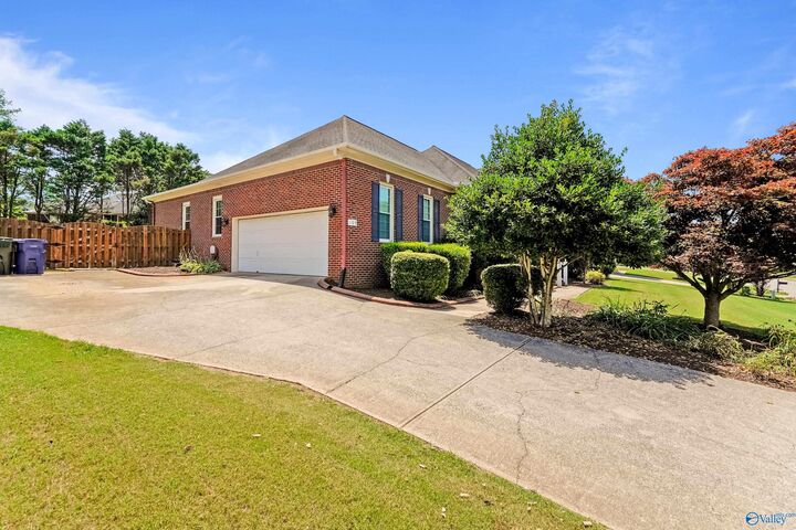 Property Photo:  109 Alexandria Drive  AL 35806 